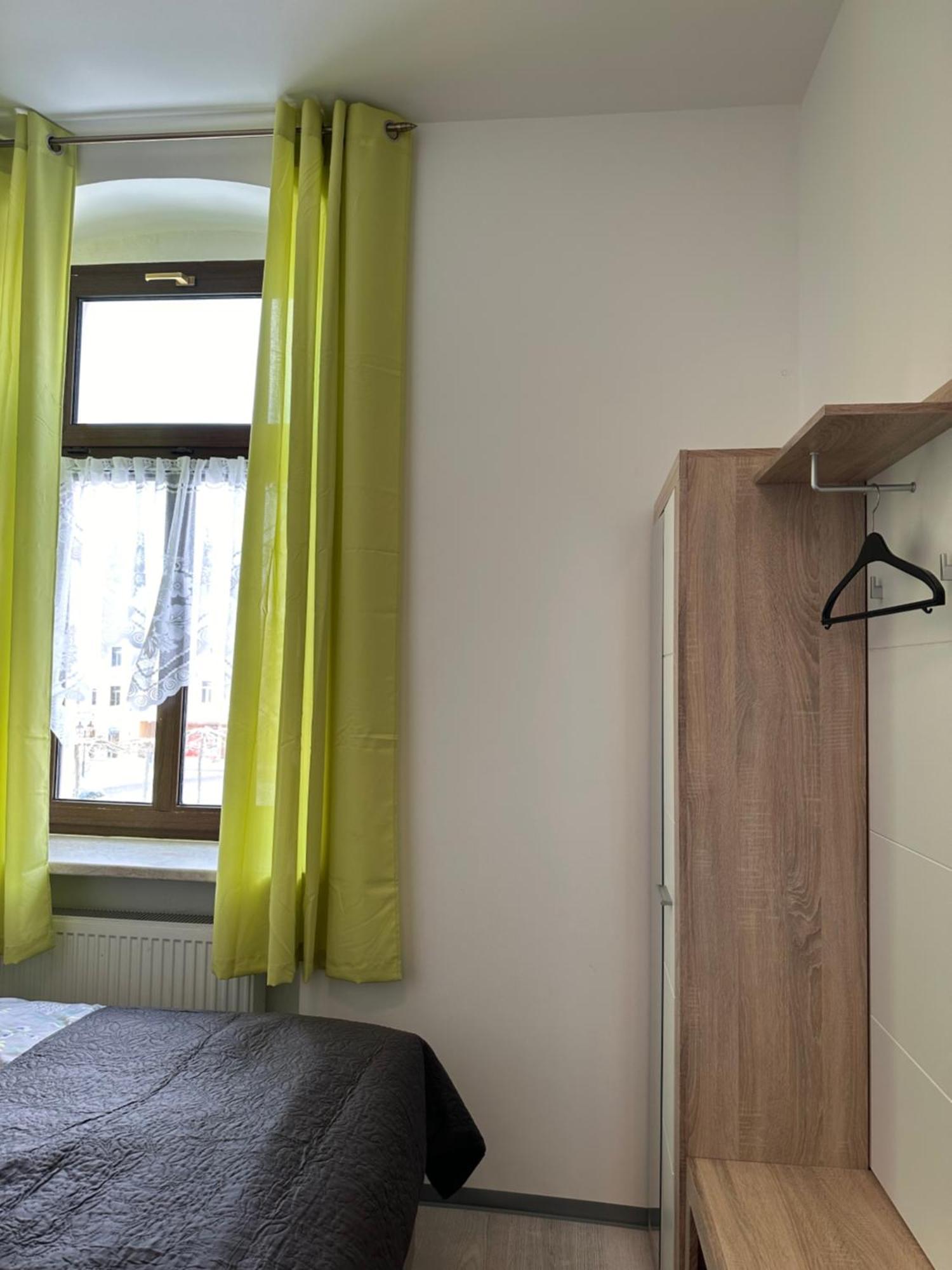 Oelsnitz  Kleinzimmer Am Markt מראה חיצוני תמונה