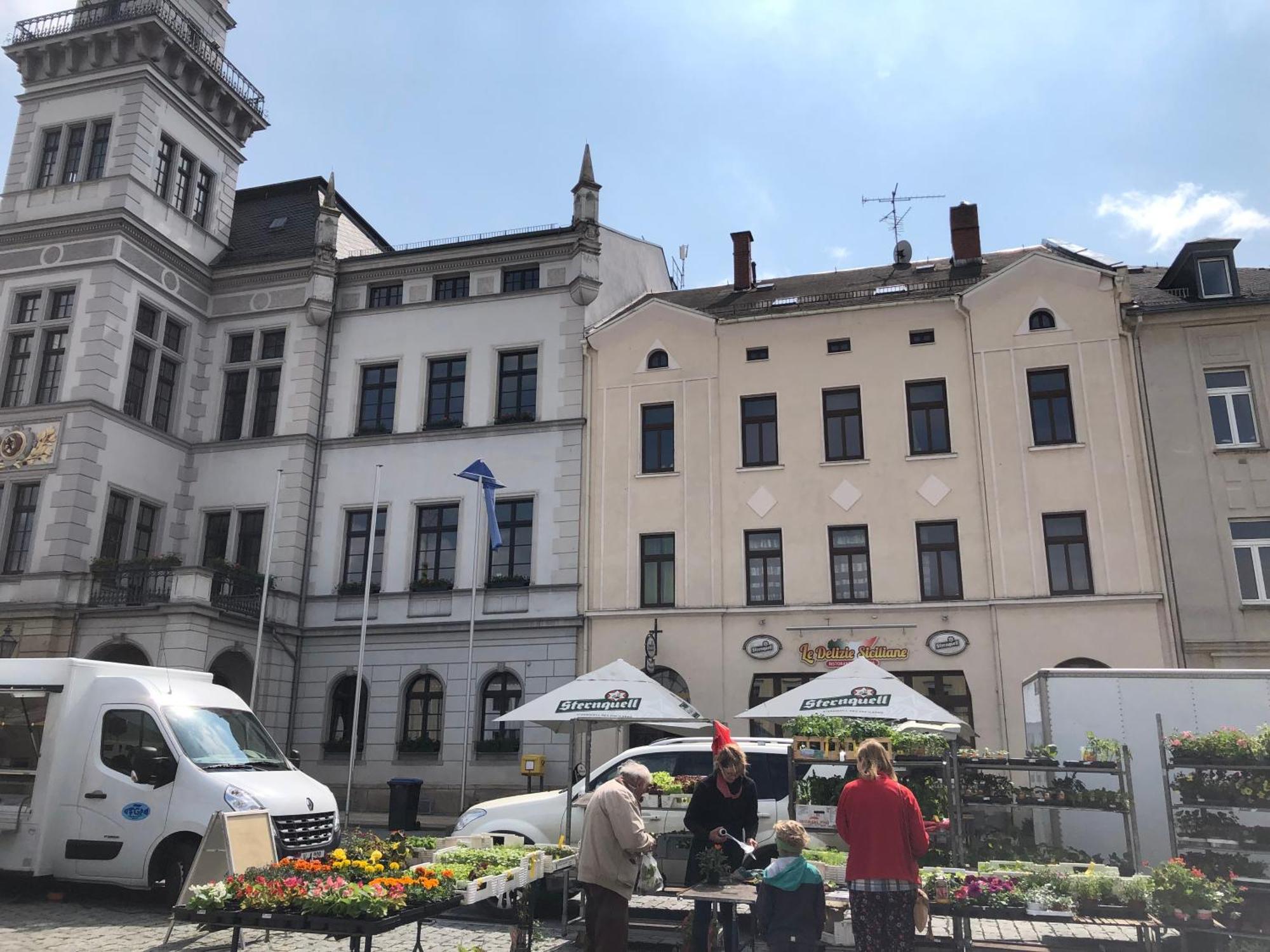 Oelsnitz  Kleinzimmer Am Markt מראה חיצוני תמונה